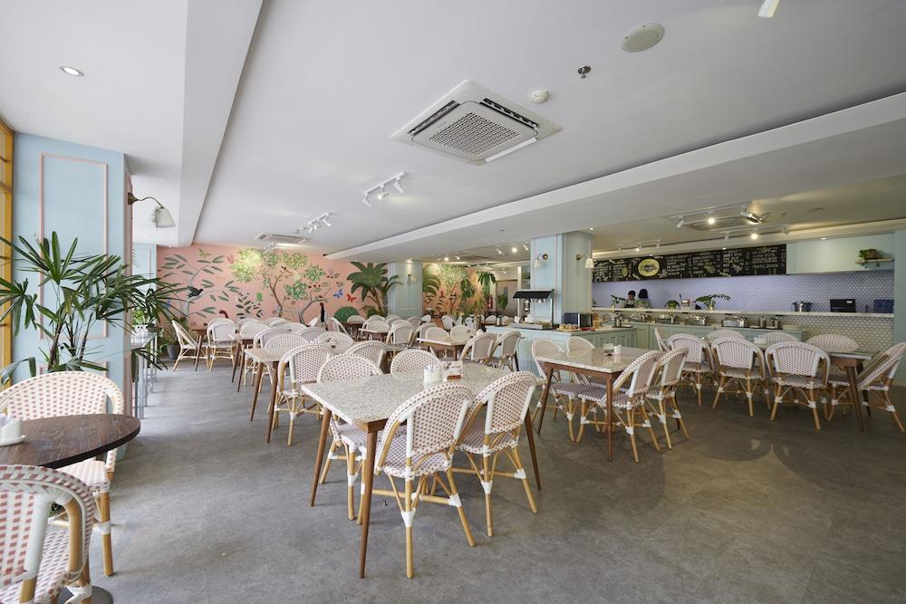Verse Luxe Hotel Wahid Hasyim Jakarta Buitenkant foto