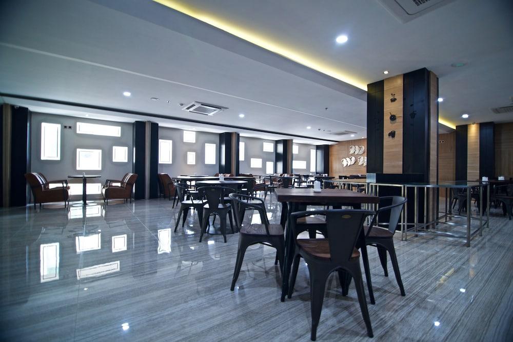 Verse Luxe Hotel Wahid Hasyim Jakarta Buitenkant foto