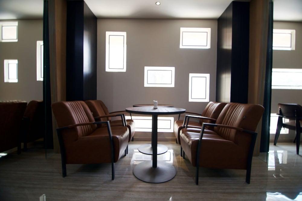 Verse Luxe Hotel Wahid Hasyim Jakarta Buitenkant foto