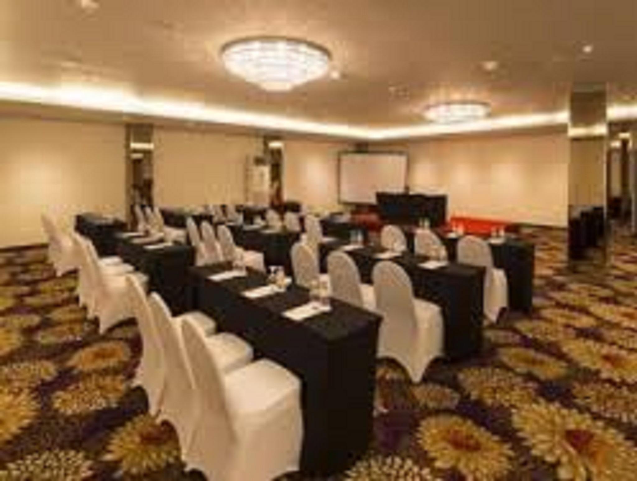 Verse Luxe Hotel Wahid Hasyim Jakarta Buitenkant foto