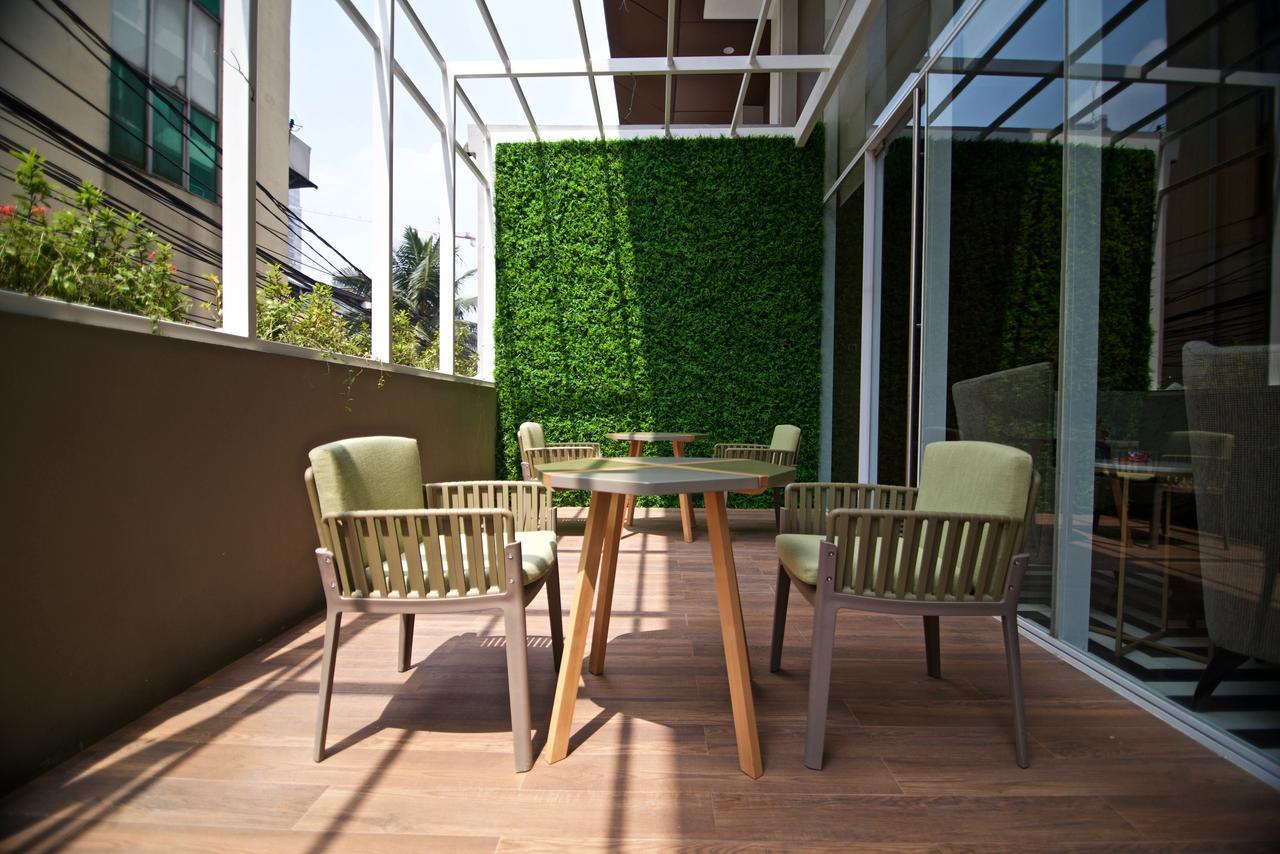 Verse Luxe Hotel Wahid Hasyim Jakarta Buitenkant foto