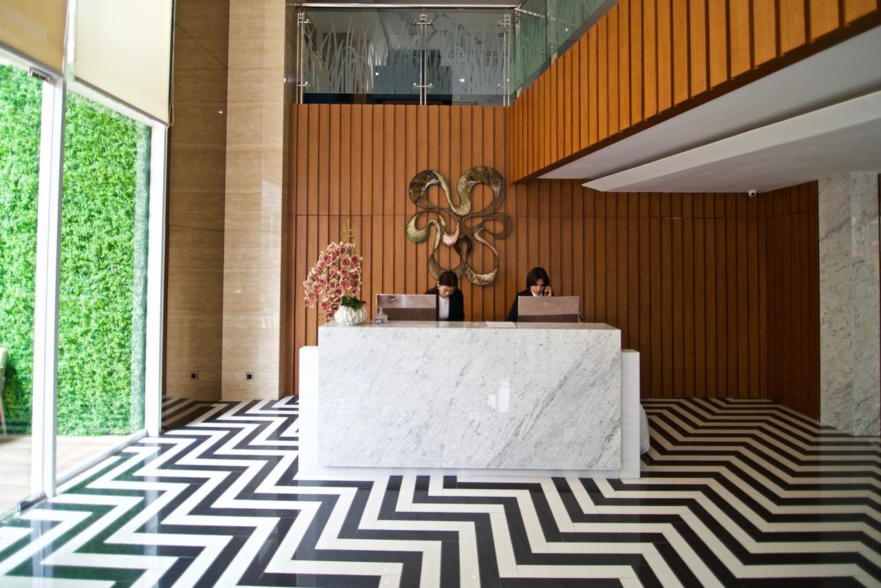 Verse Luxe Hotel Wahid Hasyim Jakarta Buitenkant foto