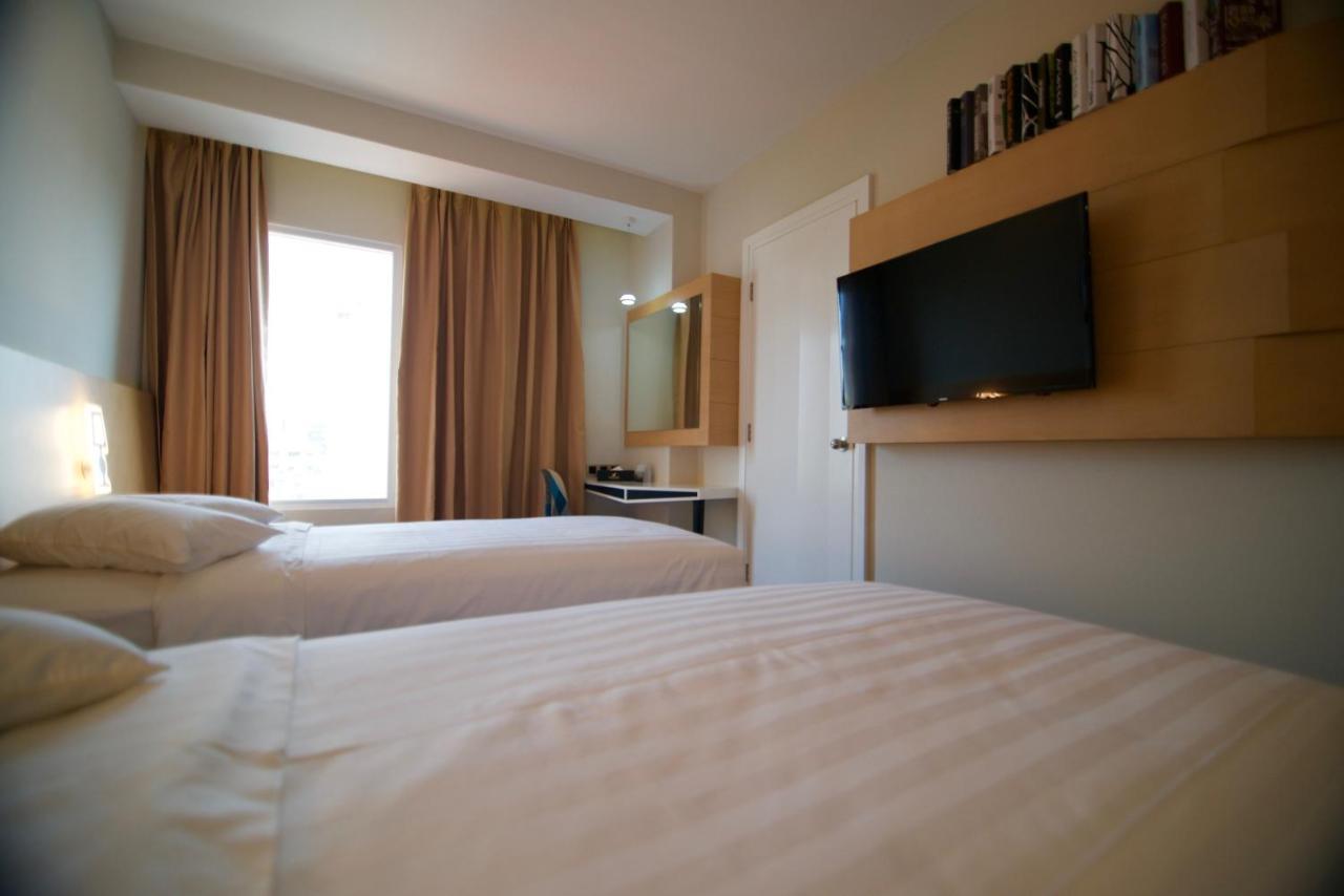 Verse Luxe Hotel Wahid Hasyim Jakarta Buitenkant foto