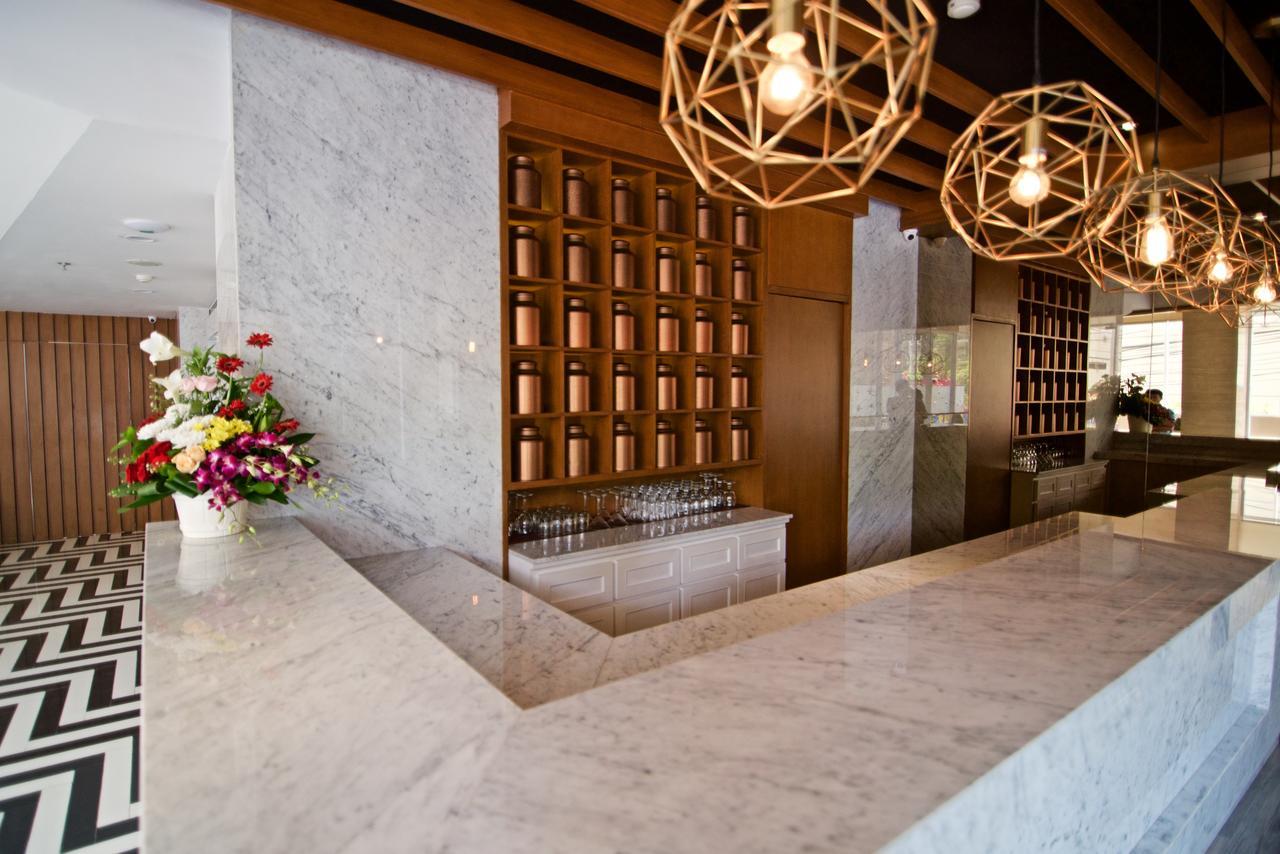 Verse Luxe Hotel Wahid Hasyim Jakarta Buitenkant foto