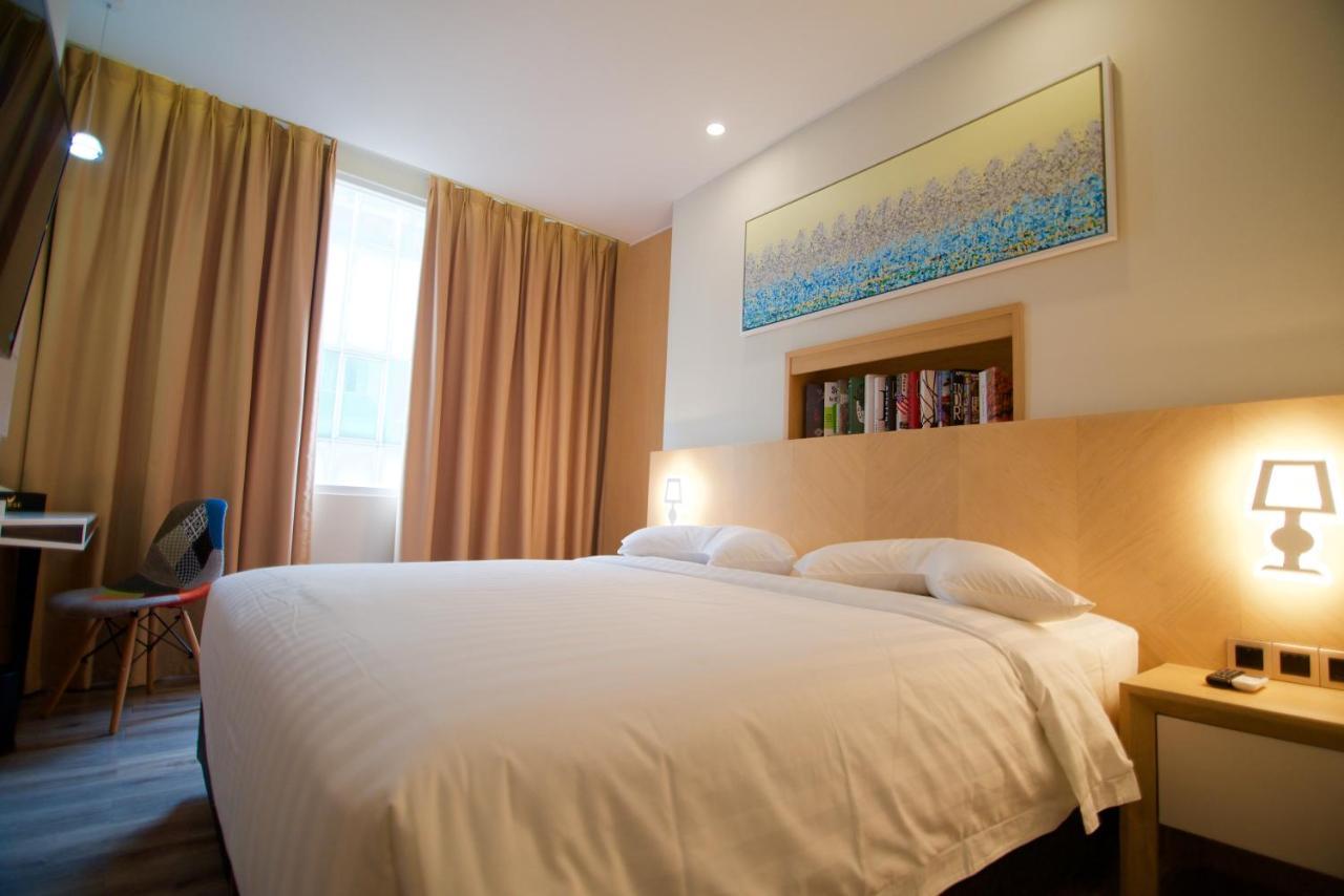 Verse Luxe Hotel Wahid Hasyim Jakarta Buitenkant foto