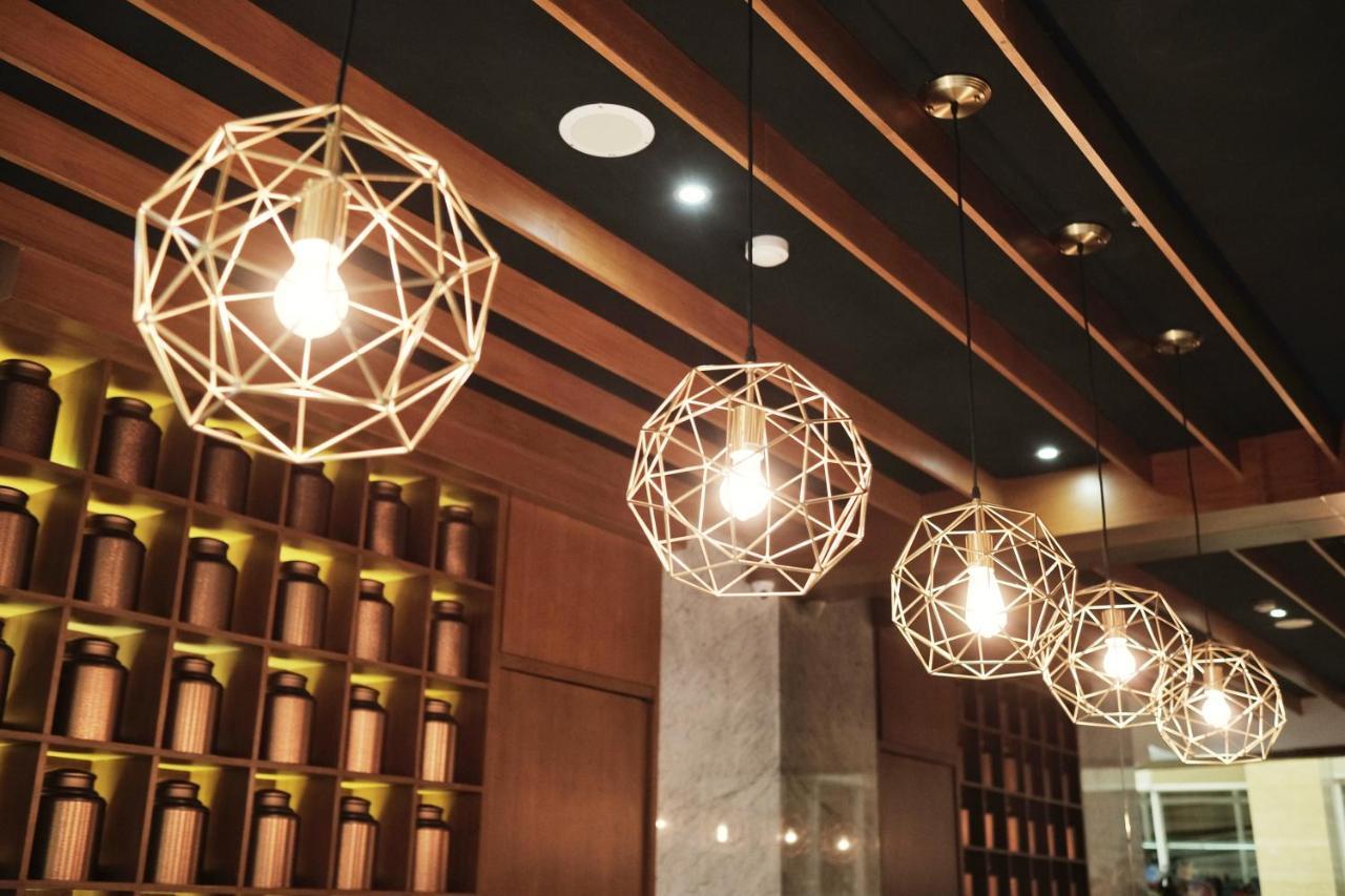 Verse Luxe Hotel Wahid Hasyim Jakarta Buitenkant foto